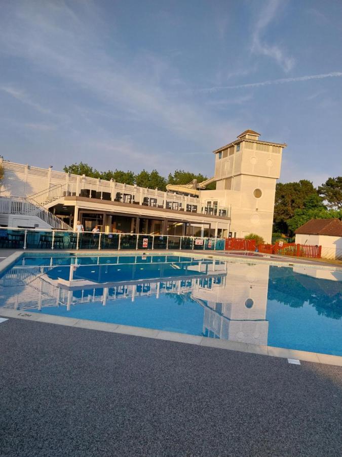 Family Breaks At Rockley Park With Prosecco And A Box Of Chocolates On Arrival Villa Poole Ngoại thất bức ảnh